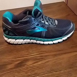 Brooks Running Sneaker (Women)